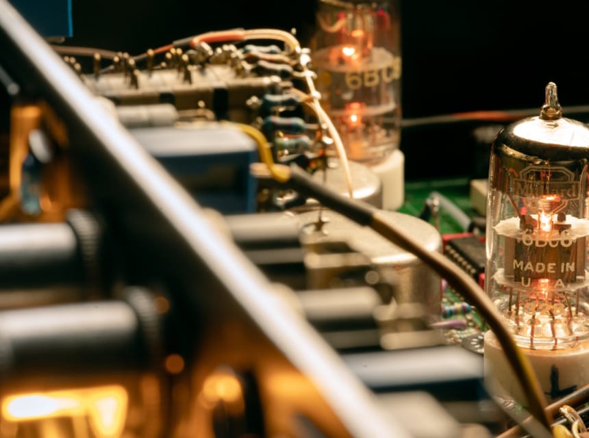 UAD Capitol Mastering Compressor 楽器グループにも高級感のある密度を加える